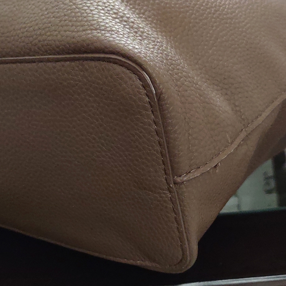 ASPEN Reversible Leather & Shearling Carryall Tote & Wallet - Picture 11 of 17